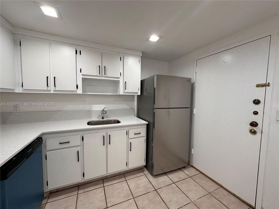 В аренду: $1,900 (2 спален, 2 ванн, 1112 Квадратных фут)