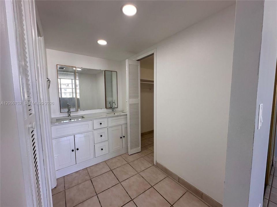 В аренду: $1,900 (2 спален, 2 ванн, 1112 Квадратных фут)