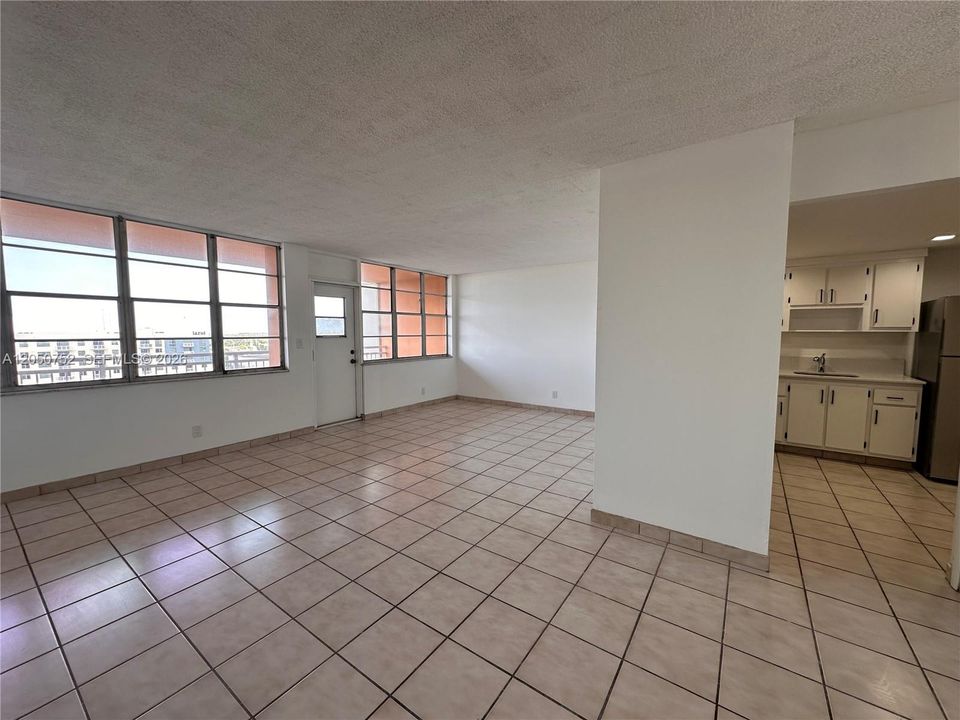 В аренду: $1,900 (2 спален, 2 ванн, 1112 Квадратных фут)