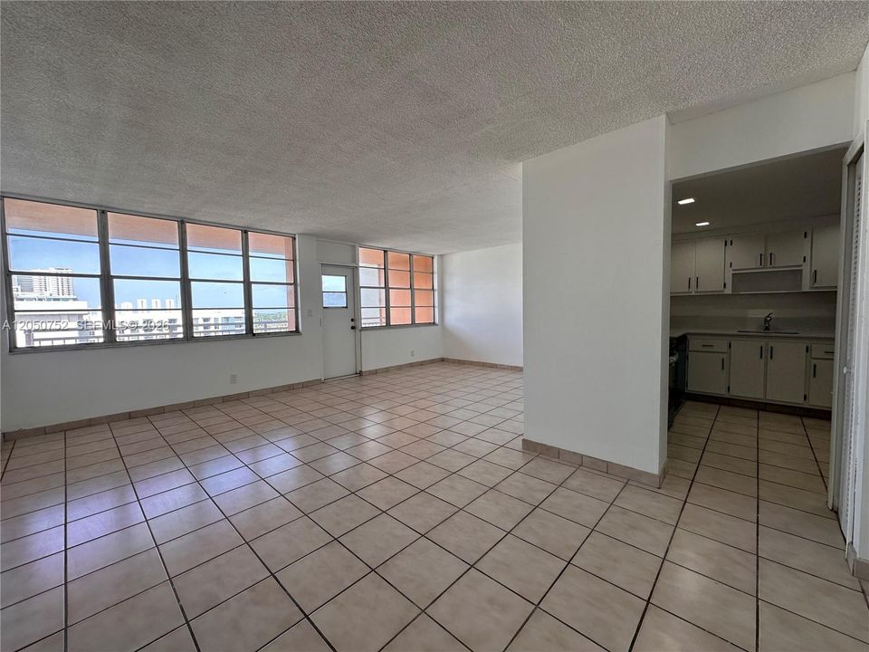 В аренду: $1,900 (2 спален, 2 ванн, 1112 Квадратных фут)