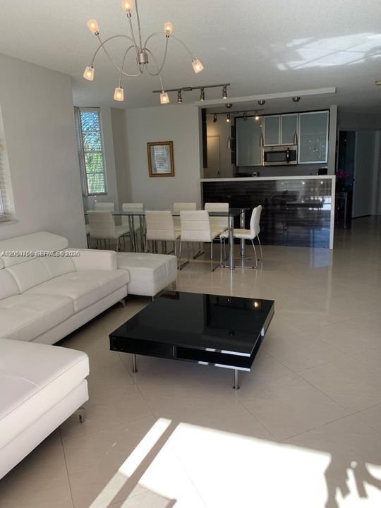 En Renta: $4,400 (3 camas, 2 baños, 1350 Pies cuadrados)