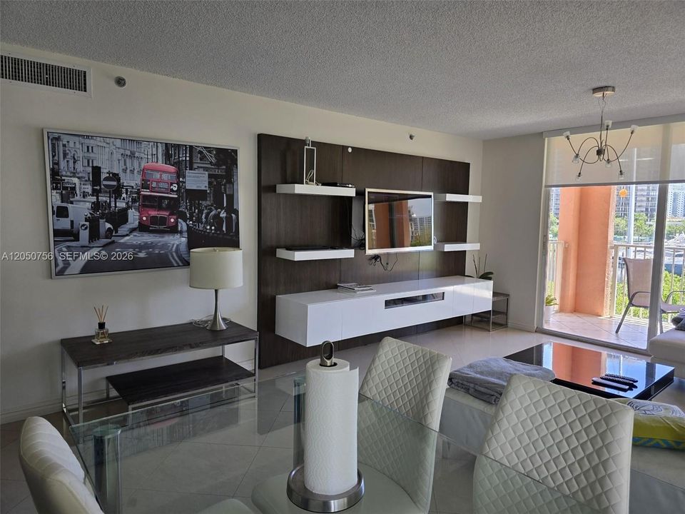 En Renta: $4,400 (3 camas, 2 baños, 1350 Pies cuadrados)