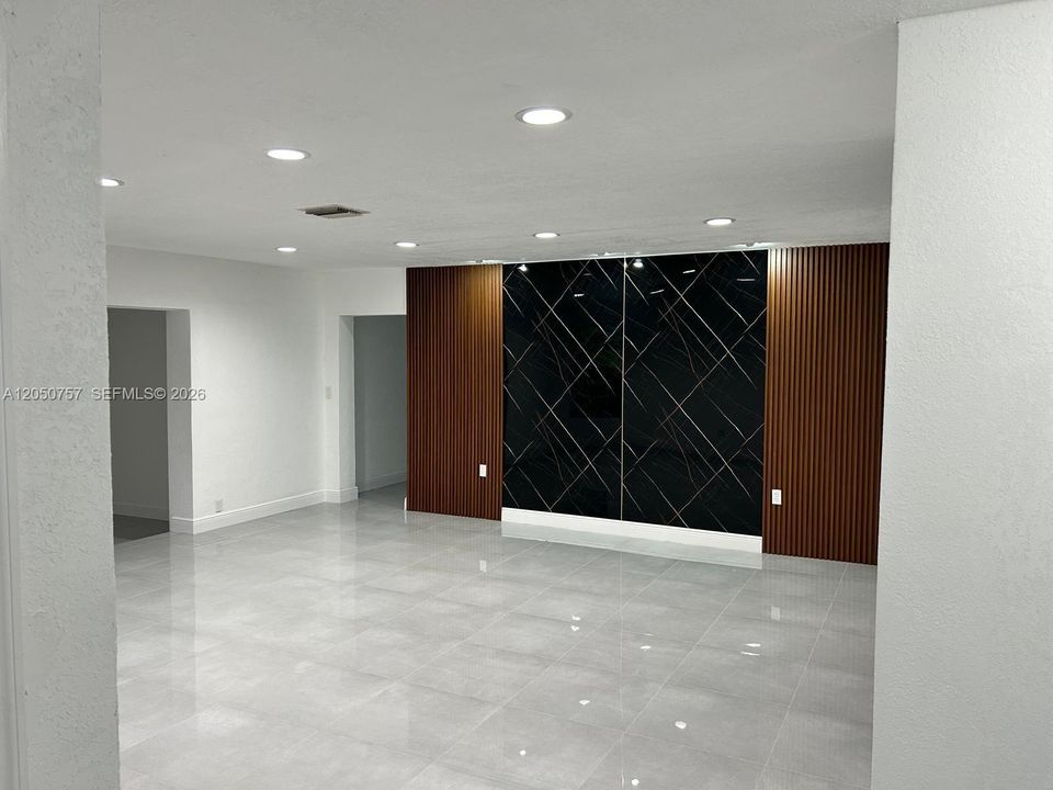 En Venta: $699,500 (4 camas, 2 baños, 1828 Pies cuadrados)