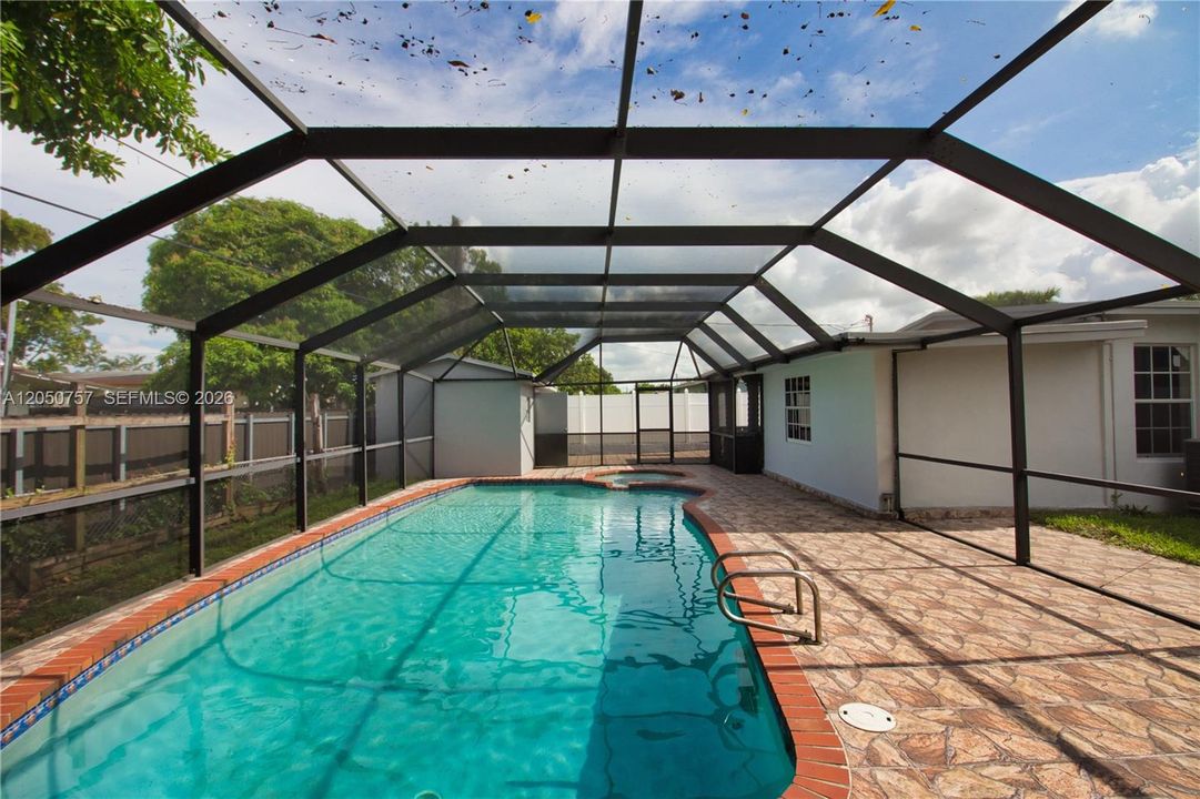 En Venta: $699,500 (4 camas, 2 baños, 1828 Pies cuadrados)