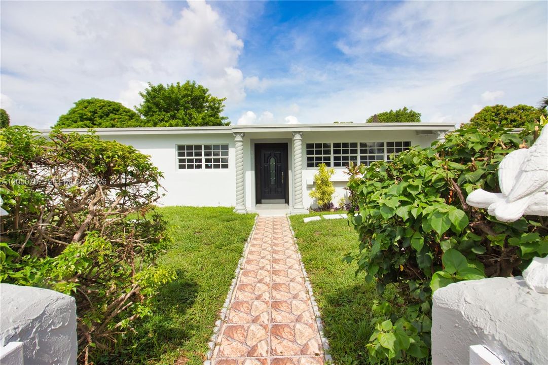 En Venta: $699,500 (4 camas, 2 baños, 1828 Pies cuadrados)