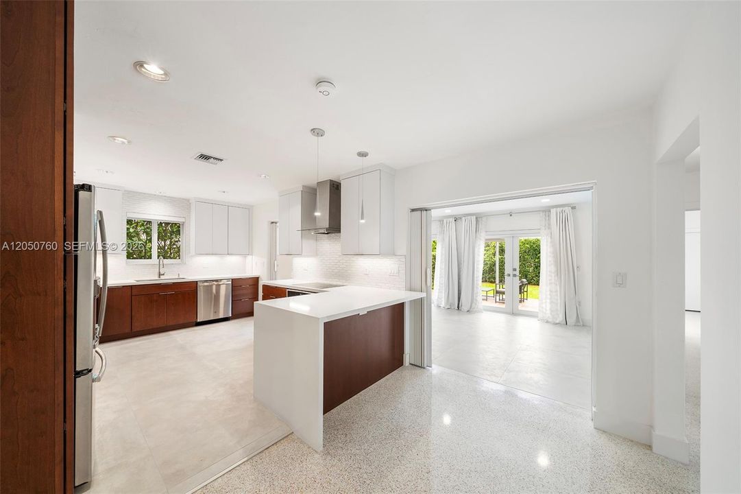 В аренду: $7,950 (2 спален, 2 ванн, 1511 Квадратных фут)