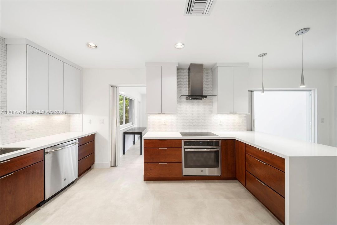 В аренду: $7,950 (2 спален, 2 ванн, 1511 Квадратных фут)