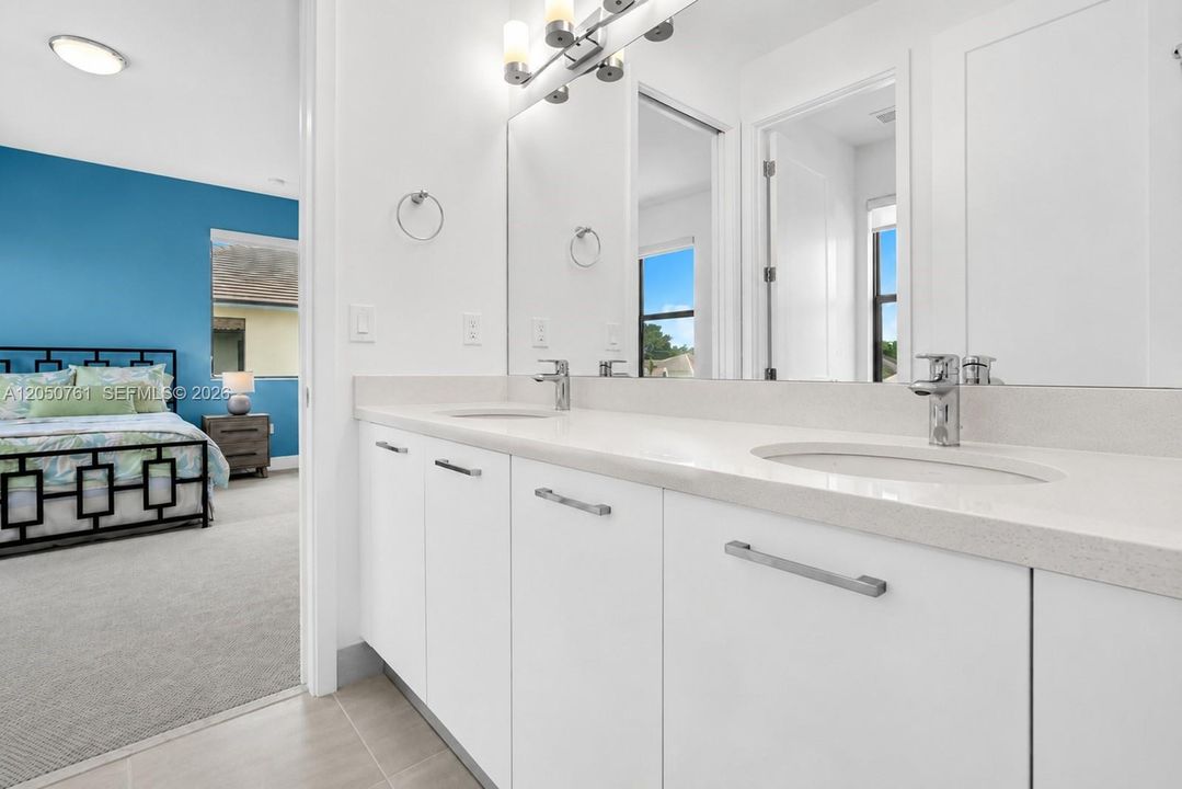 En Venta: $1,850,000 (5 camas, 4 baños, 4194 Pies cuadrados)