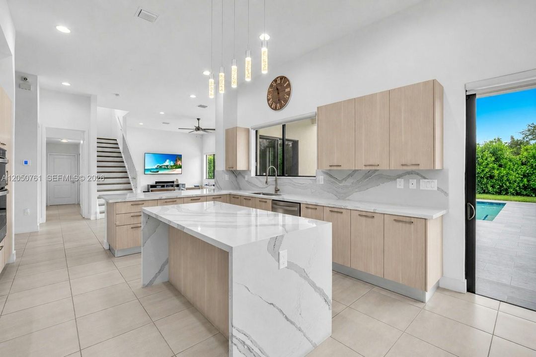 En Venta: $1,850,000 (5 camas, 4 baños, 4194 Pies cuadrados)