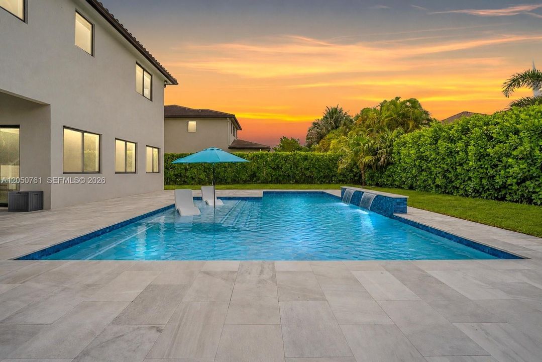En Venta: $1,850,000 (5 camas, 4 baños, 4194 Pies cuadrados)