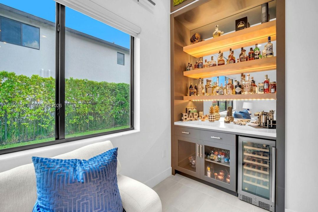 En Venta: $1,850,000 (5 camas, 4 baños, 4194 Pies cuadrados)
