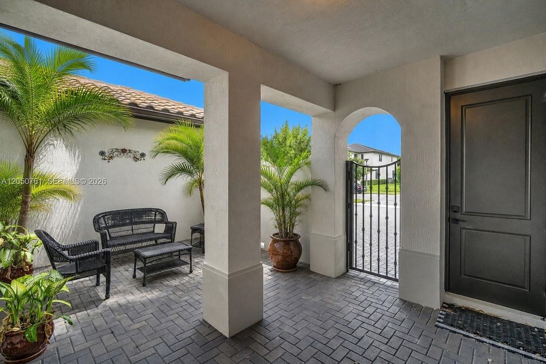 En Venta: $1,850,000 (5 camas, 4 baños, 4194 Pies cuadrados)