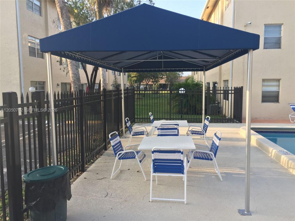 For Sale: $179,500 (2 beds, 2 baths, 767 Square Feet)