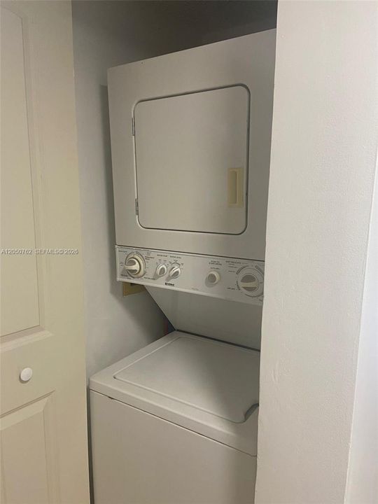 For Sale: $179,500 (2 beds, 2 baths, 767 Square Feet)