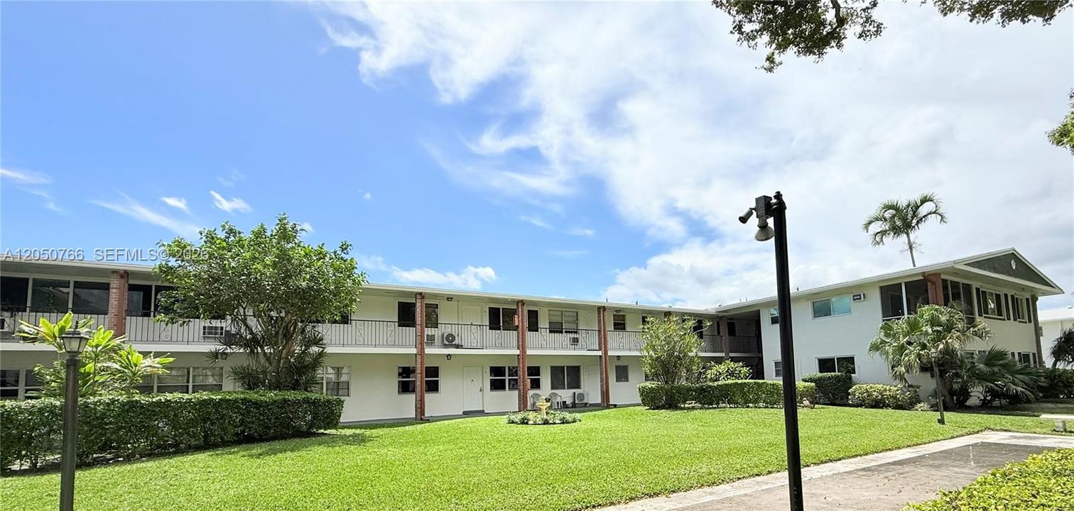 For Sale: $155,000 (2 beds, 1 baths, 850 Square Feet)