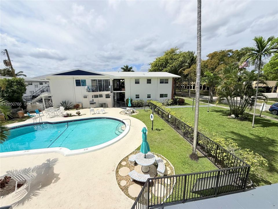 For Sale: $155,000 (2 beds, 1 baths, 850 Square Feet)