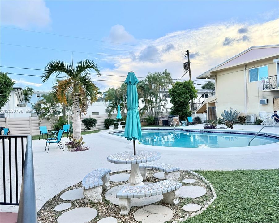 For Sale: $155,000 (2 beds, 1 baths, 850 Square Feet)