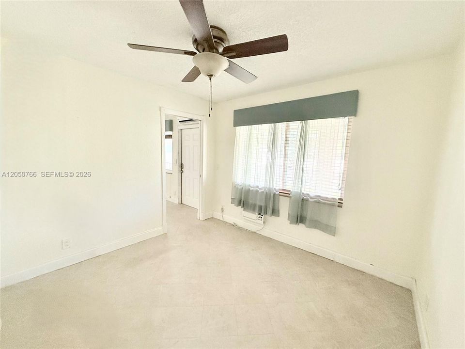 For Sale: $155,000 (2 beds, 1 baths, 850 Square Feet)