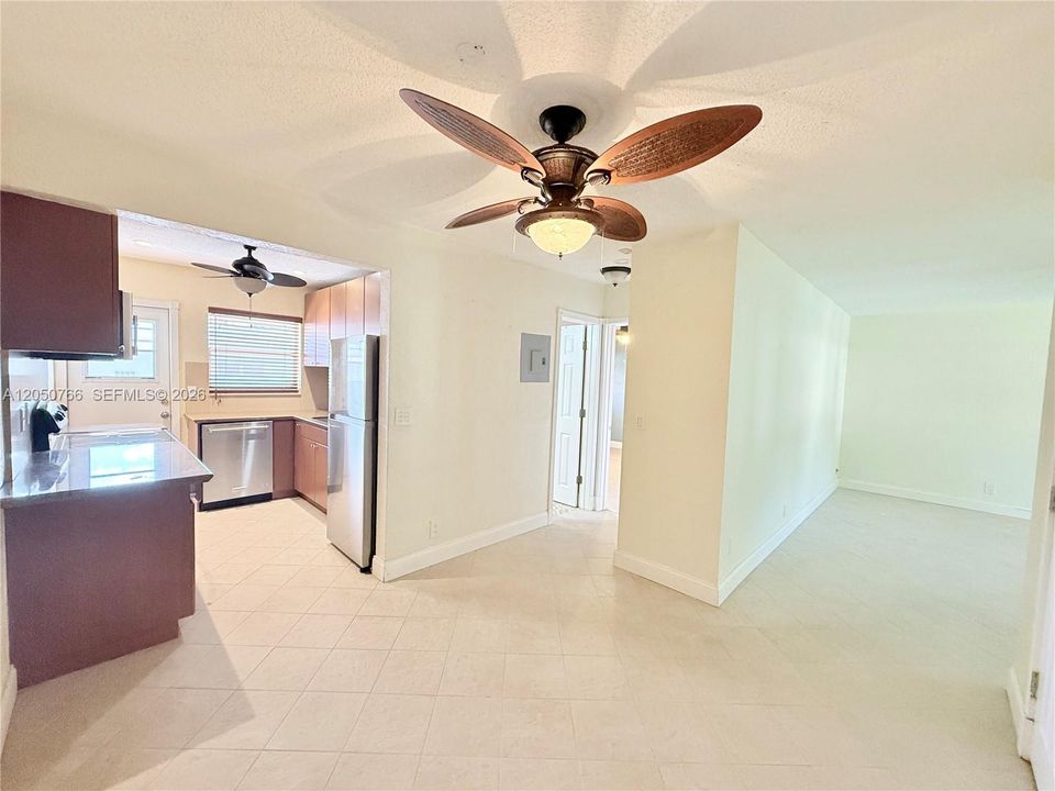 For Sale: $155,000 (2 beds, 1 baths, 850 Square Feet)