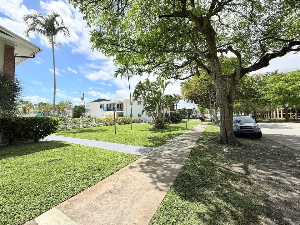 For Sale: $155,000 (2 beds, 1 baths, 850 Square Feet)
