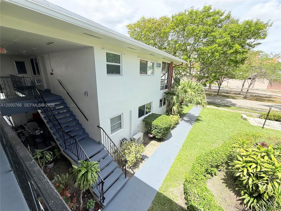 For Sale: $155,000 (2 beds, 1 baths, 850 Square Feet)