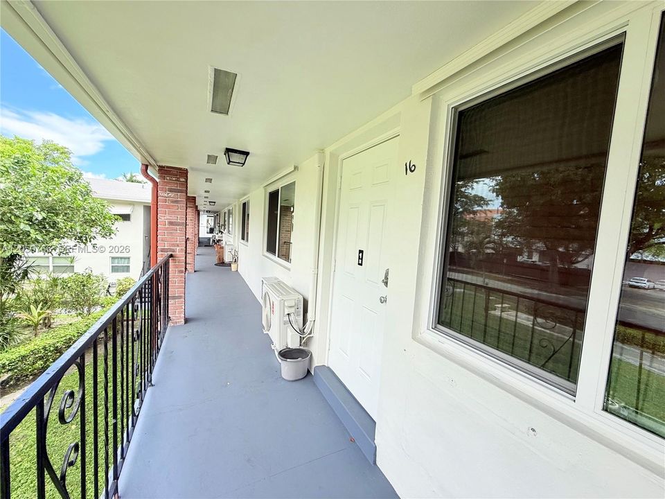 For Sale: $155,000 (2 beds, 1 baths, 850 Square Feet)