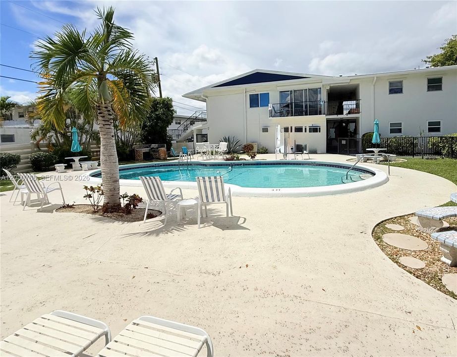 For Sale: $155,000 (2 beds, 1 baths, 850 Square Feet)