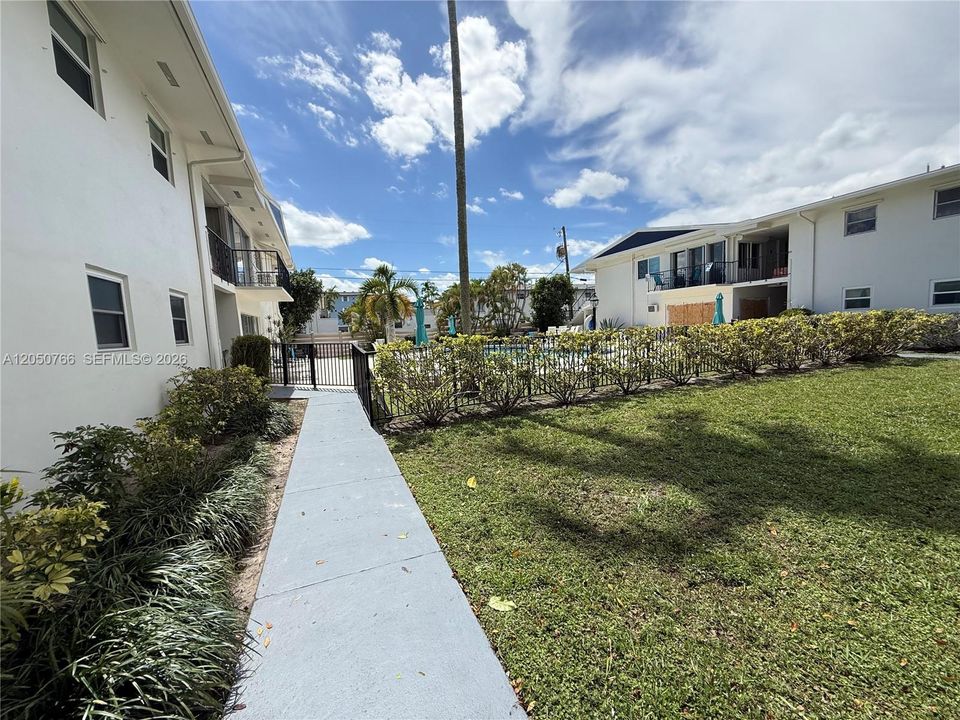 For Sale: $155,000 (2 beds, 1 baths, 850 Square Feet)