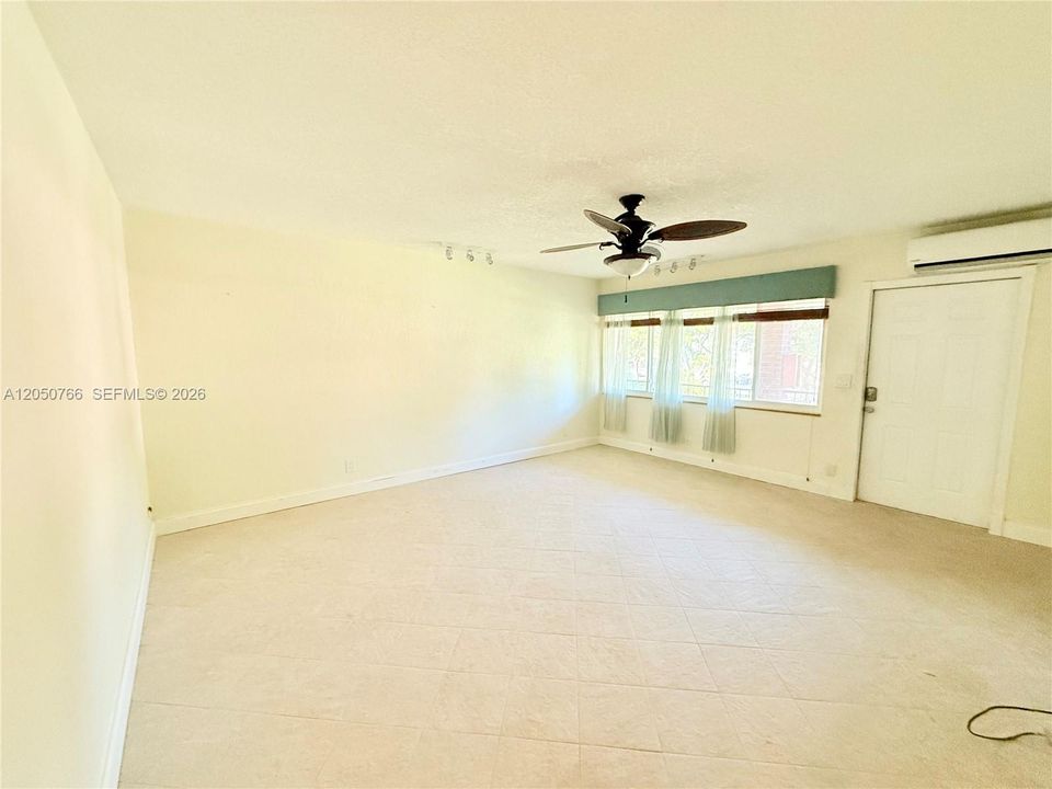 For Sale: $155,000 (2 beds, 1 baths, 850 Square Feet)