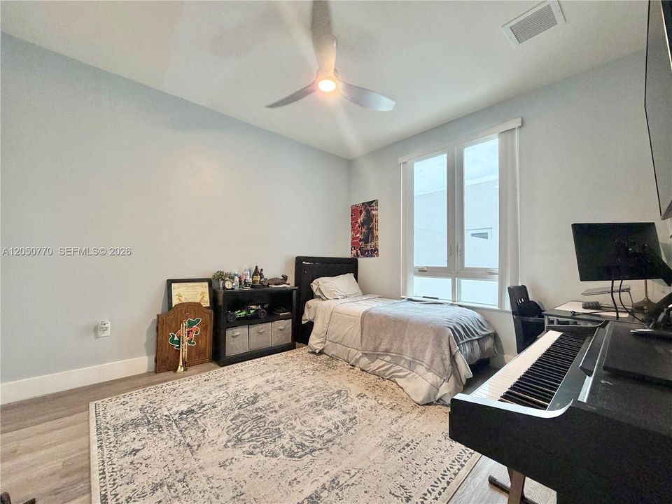 En Renta: $5,450 (3 camas, 2 baños, 1908 Pies cuadrados)