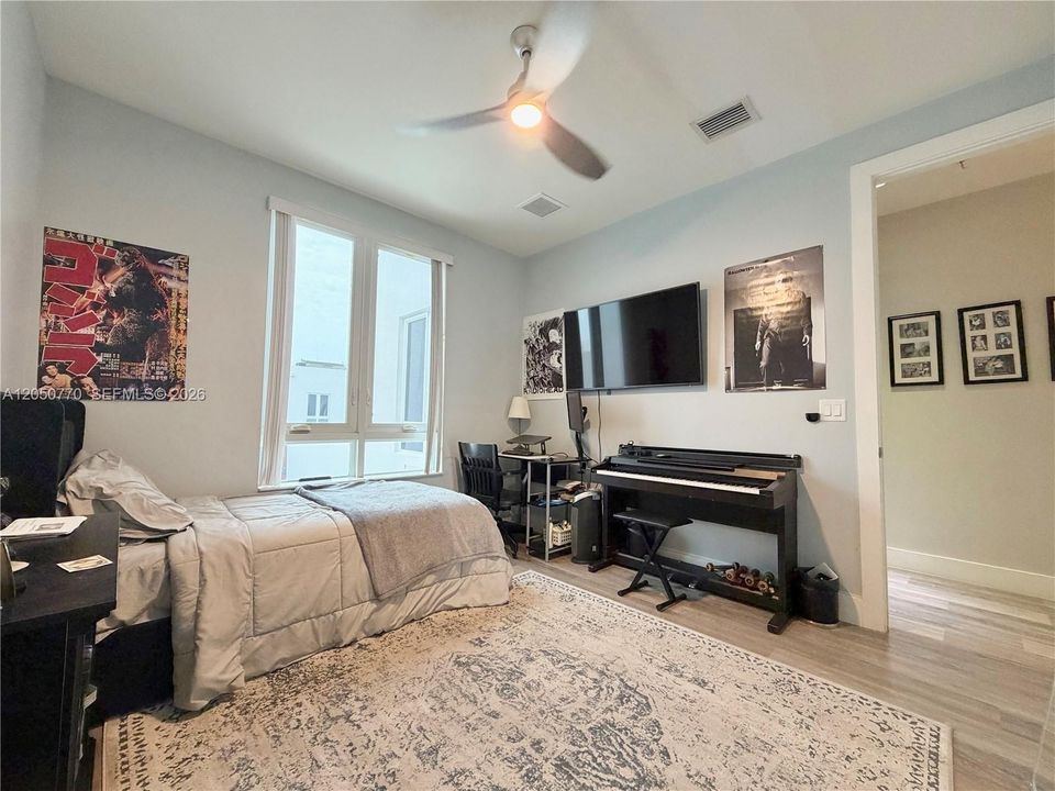 En Renta: $5,450 (3 camas, 2 baños, 1908 Pies cuadrados)