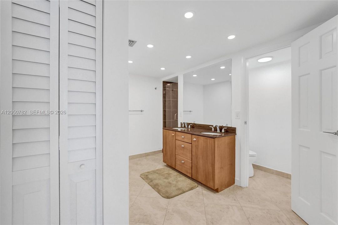 For Sale: $450,000 (2 beds, 2 baths, 1287 Square Feet)