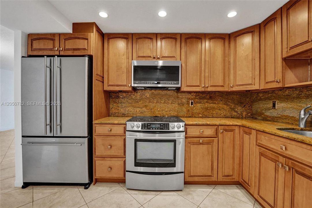 For Sale: $450,000 (2 beds, 2 baths, 1287 Square Feet)