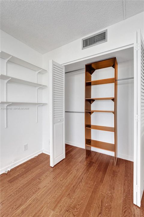 For Sale: $450,000 (2 beds, 2 baths, 1287 Square Feet)