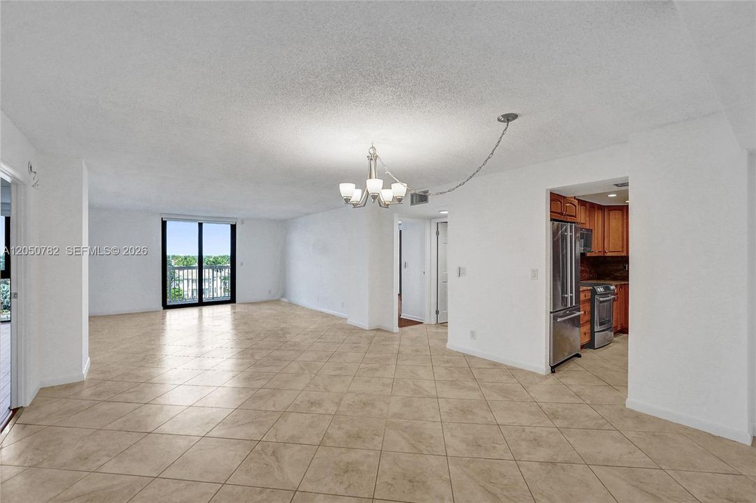 For Sale: $450,000 (2 beds, 2 baths, 1287 Square Feet)