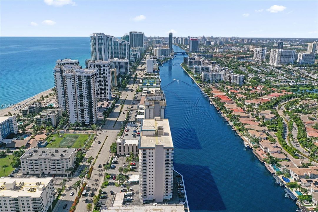 For Sale: $450,000 (2 beds, 2 baths, 1287 Square Feet)