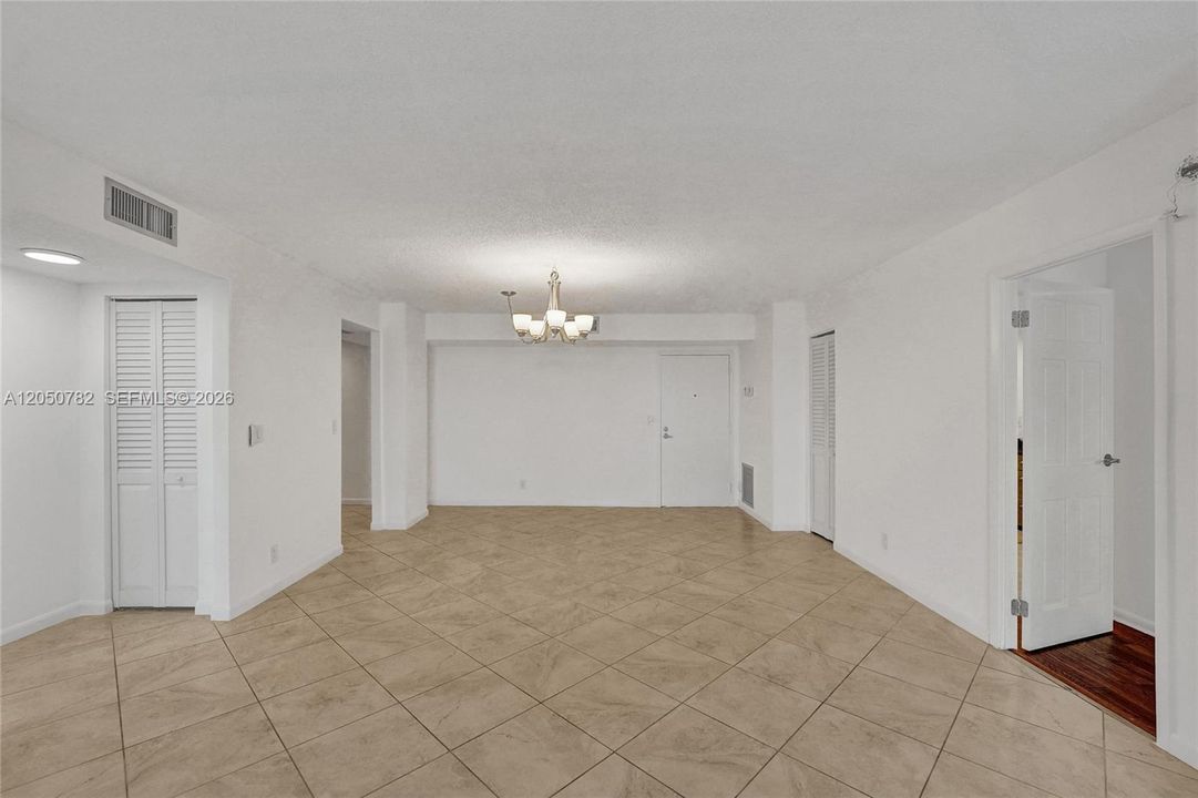 For Sale: $450,000 (2 beds, 2 baths, 1287 Square Feet)