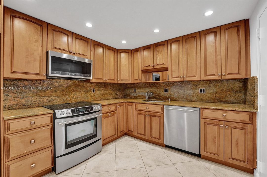 For Sale: $450,000 (2 beds, 2 baths, 1287 Square Feet)