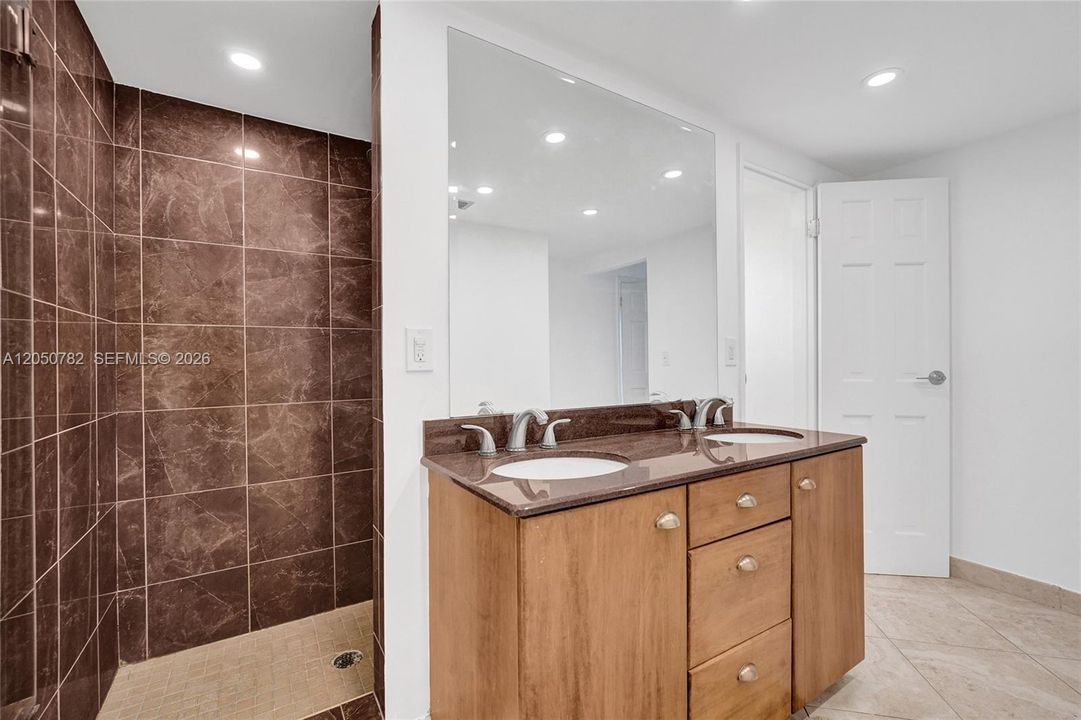 For Sale: $450,000 (2 beds, 2 baths, 1287 Square Feet)