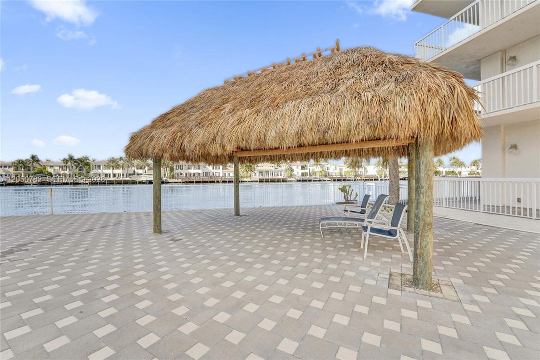 For Sale: $450,000 (2 beds, 2 baths, 1287 Square Feet)