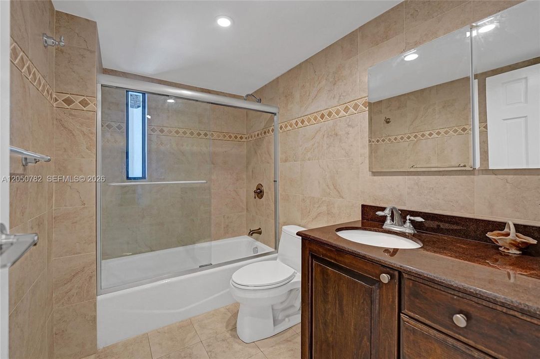 For Sale: $450,000 (2 beds, 2 baths, 1287 Square Feet)