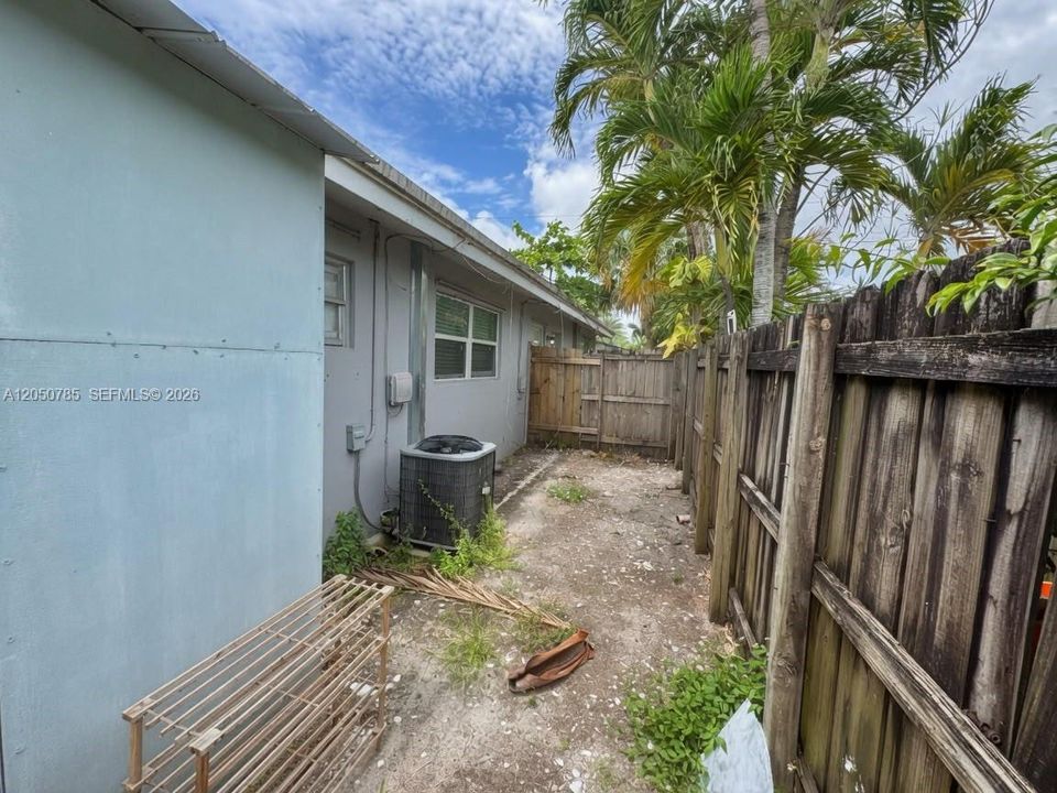For Rent: $2,199 (2 beds, 1 baths, 1740 Square Feet)