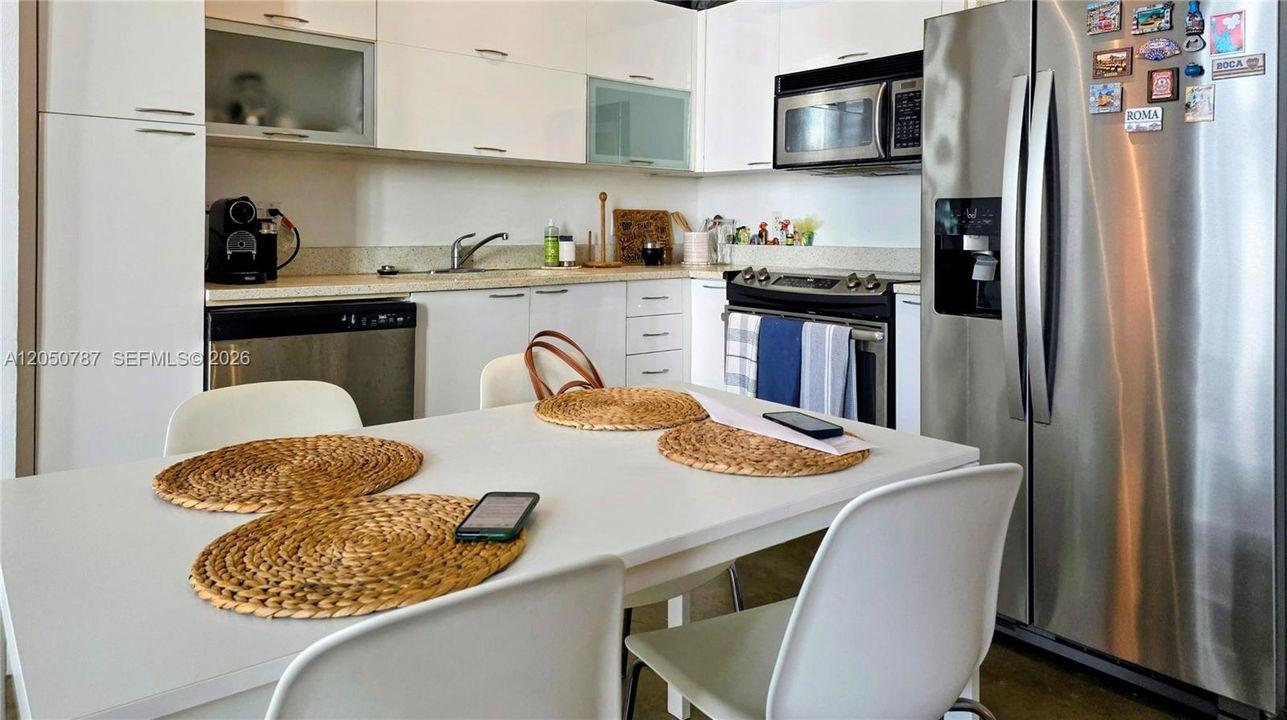 For Sale: $282,000 (1 beds, 1 baths, 625 Square Feet)