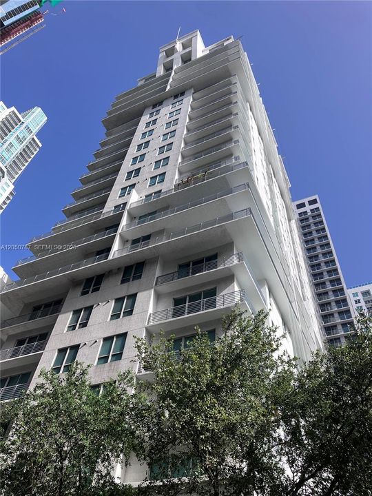 For Sale: $282,000 (1 beds, 1 baths, 625 Square Feet)
