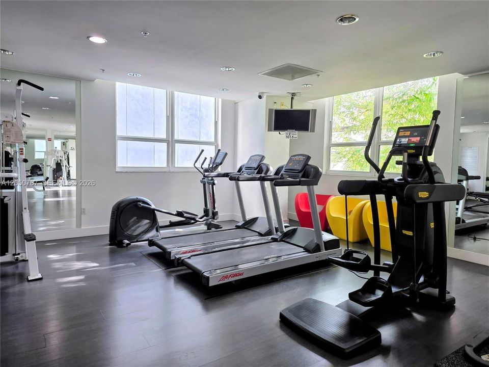 For Sale: $282,000 (1 beds, 1 baths, 625 Square Feet)