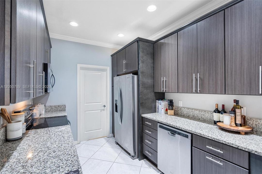 В аренду: $3,300 (3 спален, 2 ванн, 1421 Квадратных фут)