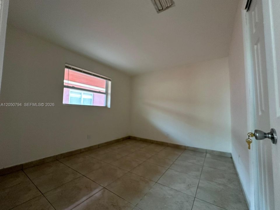 For Rent: $1,600 (2 beds, 1 baths, 3693 Square Feet)