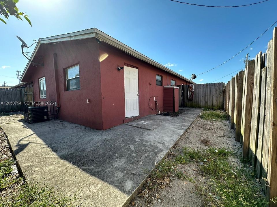For Rent: $1,600 (2 beds, 1 baths, 3693 Square Feet)