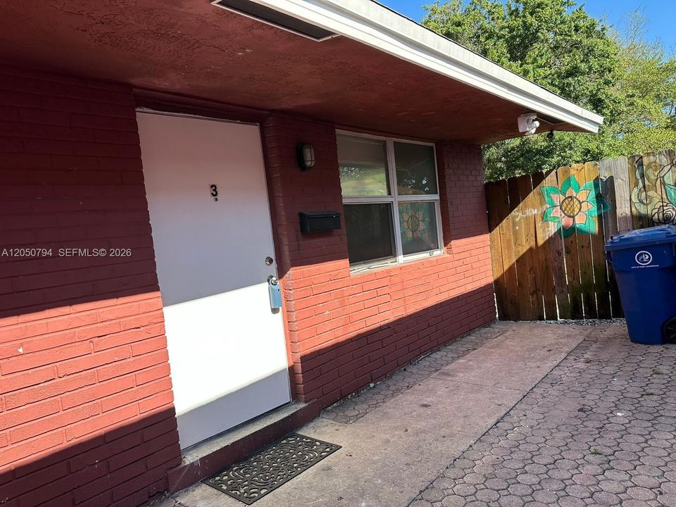 For Rent: $1,600 (2 beds, 1 baths, 3693 Square Feet)