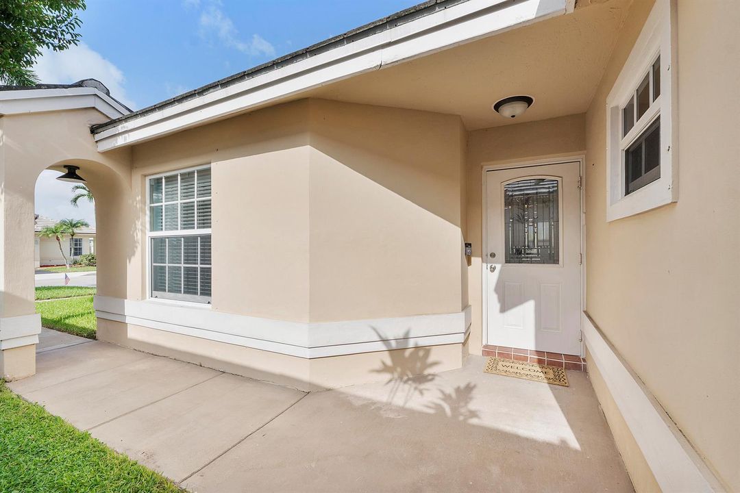 8821 Lake Park Cir N_006